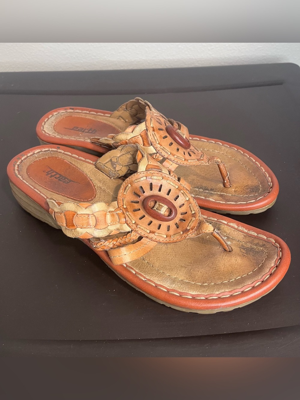 Earth Women’s Gale Spice Woven Leather Sandals Thongs Shoes Slip On Size 9B
Tan